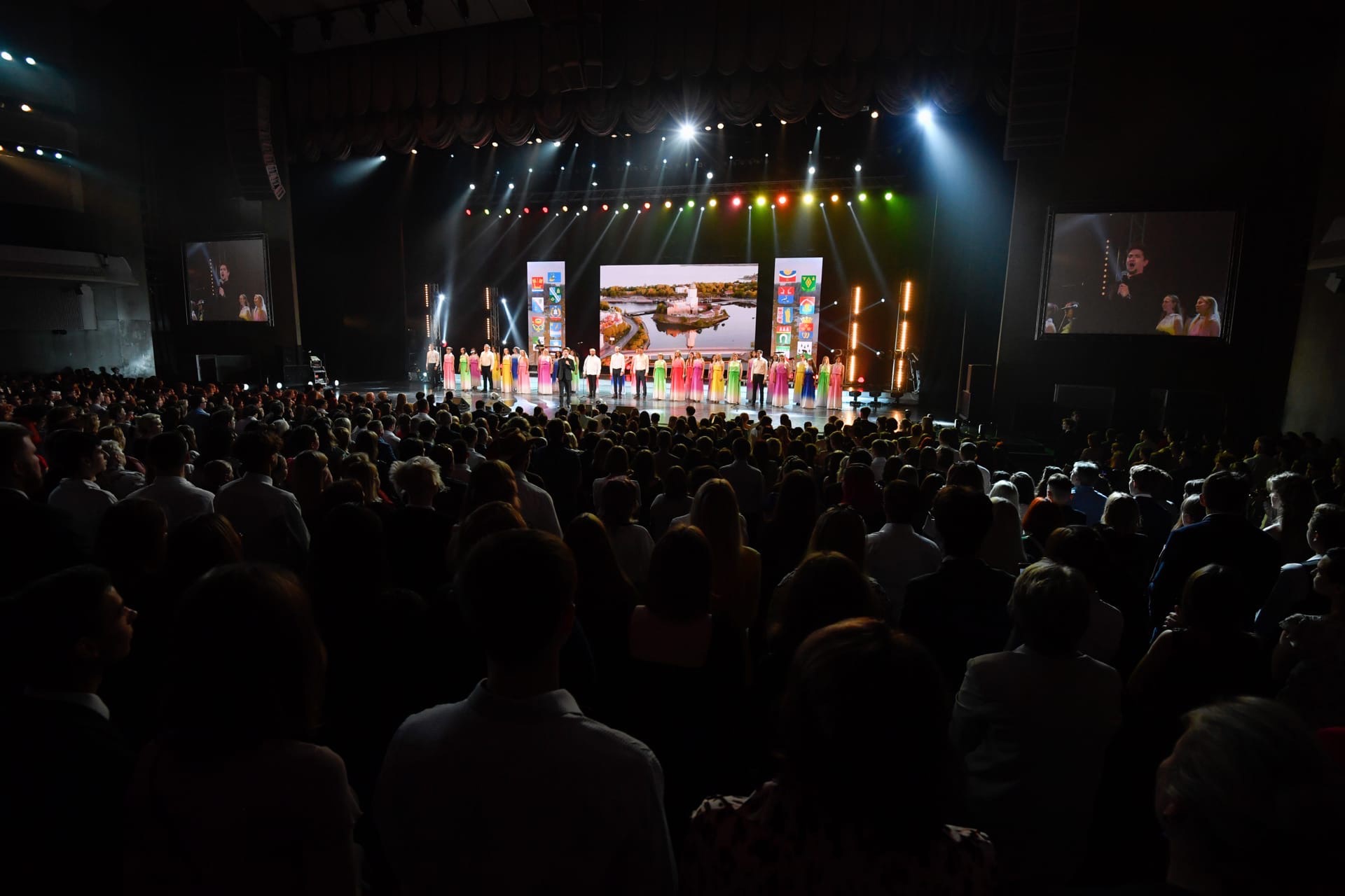 24 июня в Большом концертном зале «Октябрьский» города Санкт-Петербург состоялся традиционный Бал выпускников Ленинградской области! 